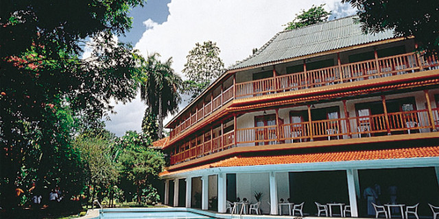 Heatheridge Lakes Hotel