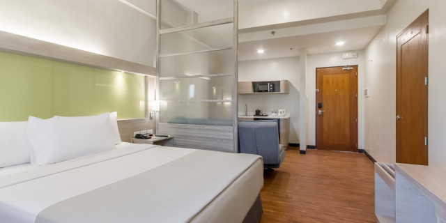 1 Queen Bed Suite, Non-smoking