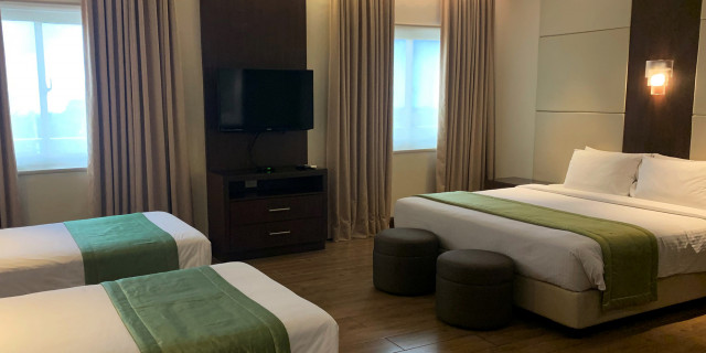 Superior Family, Non-Smoking 