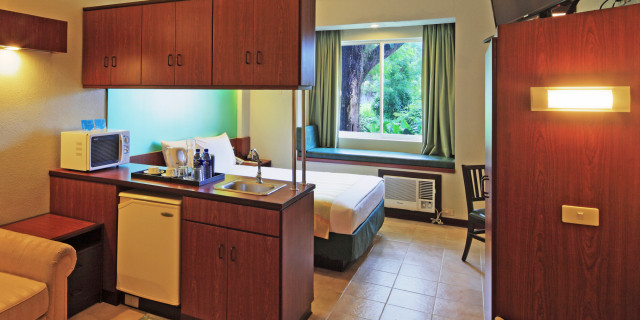 1 Queen Bed Suite, Non-Smoking