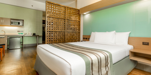 1 Queen Bed Suite, Non-Smoking