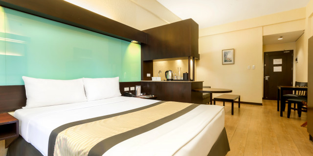 1 Queen Bed Suite, Non-Smoking