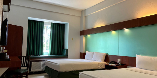 Family Getaway - 2 Queen Beds Room